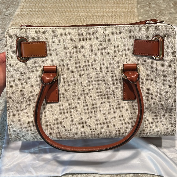 Michael Kors MK design beige handbag and matching shoes wallet - Picture 7 of 14